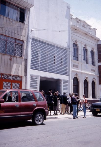 Espacio Vacío, vista frontal (1997); María Fernanda Cardoso, Circo de Pulgas, Espacio Vacío (1997).